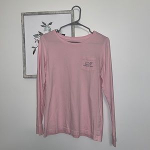 pink vineyard vines shirt